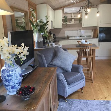 The Lodge - Luxury Lodge With Super King Size Bed, Kitchen & Shower Room Hurstpierpoint Luaran gambar