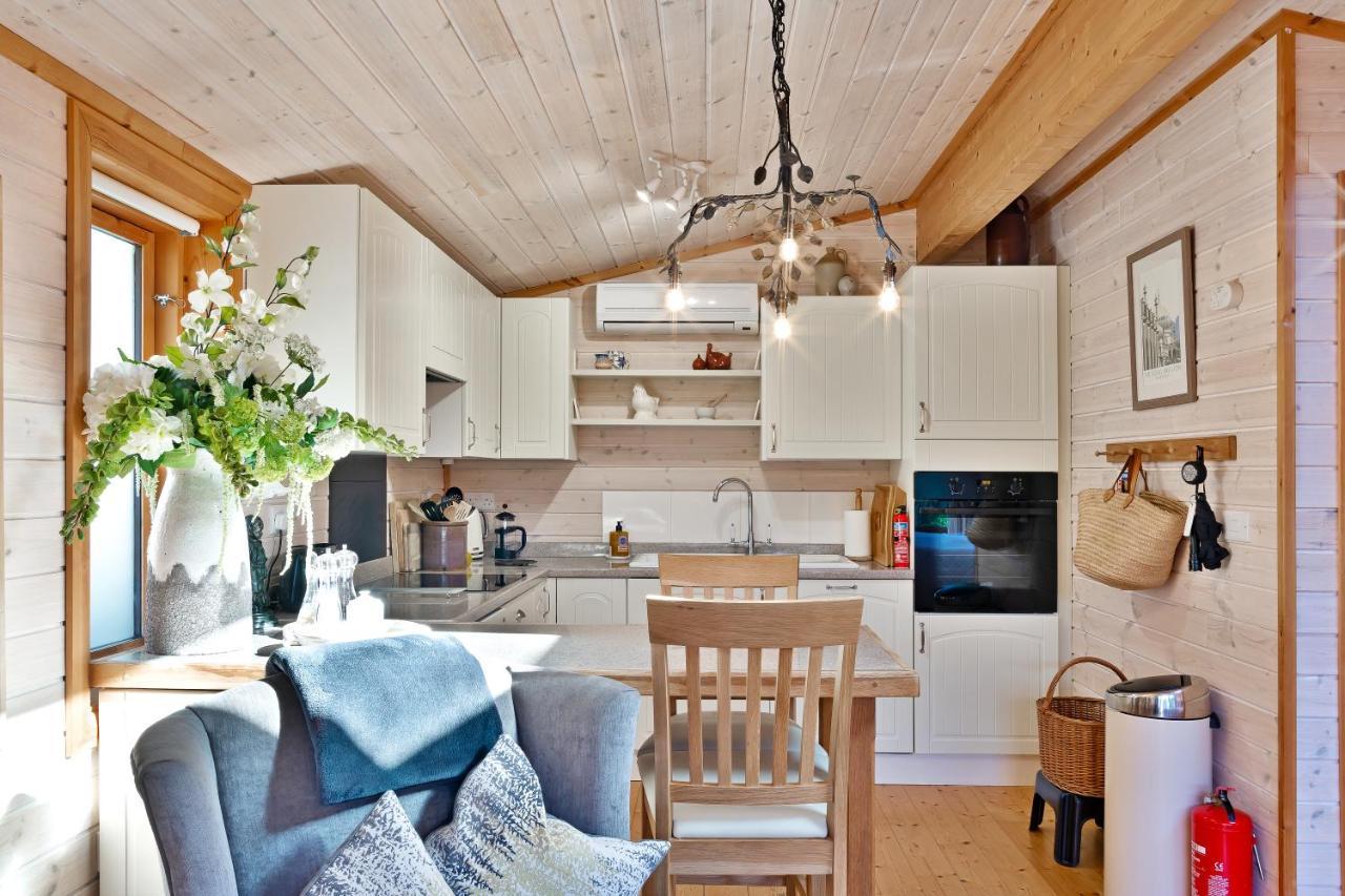The Lodge - Luxury Lodge With Super King Size Bed, Kitchen & Shower Room Hurstpierpoint Luaran gambar