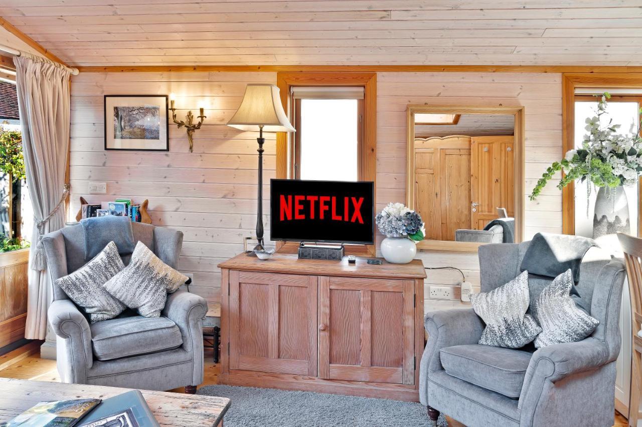 The Lodge - Luxury Lodge With Super King Size Bed, Kitchen & Shower Room Hurstpierpoint Luaran gambar